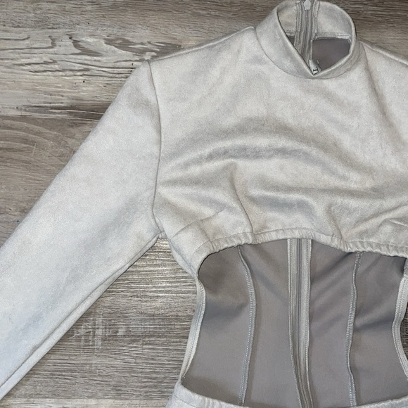 So real light grey suede jumpsuit cut out long sleeves size medium NWT - Picture 2 of 15